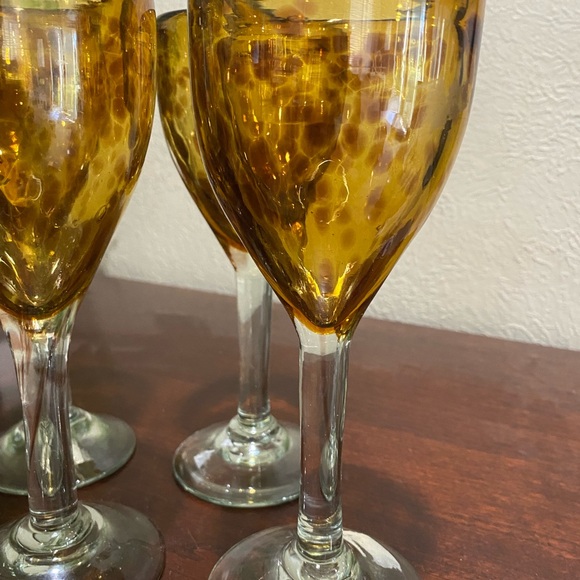 Set of 4, Handblown Wine Glasses, Tortoise Shell Or Amber Speckled Pattern - Picture 5 of 6